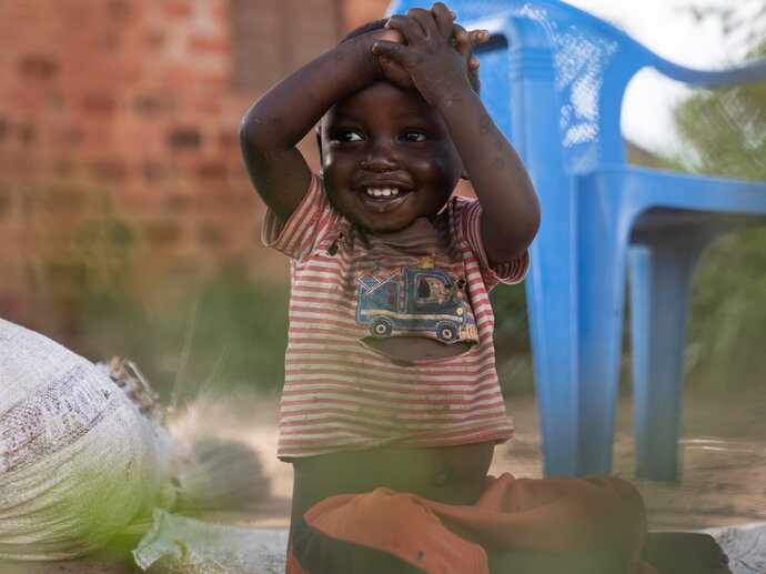 Photo credit: Damien Schumann / MMV Photo: child playing