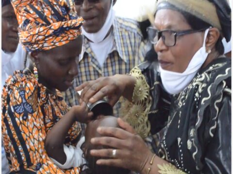 Photo: Head of the Prefecture in Guinea administering SMC